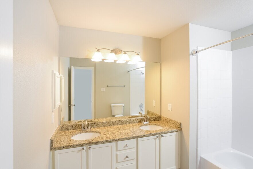 Building Photo - 8639 Sunny Oaks