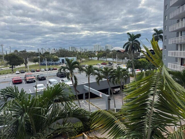 Building Photo - 1800 NW 24th Ave