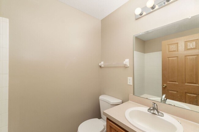 Building Photo - Beautifully Updated Single Family in a Private Community