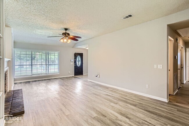 Building Photo - 11910 Yearling Dr