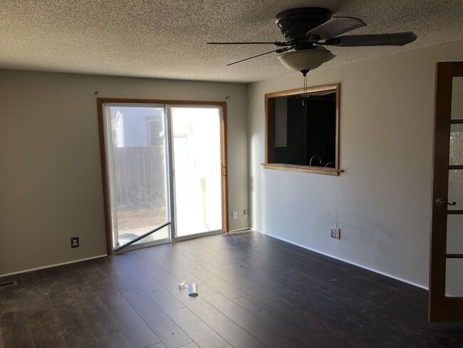 Building Photo - $995 - 3 bed 1 bath - Single Family Home