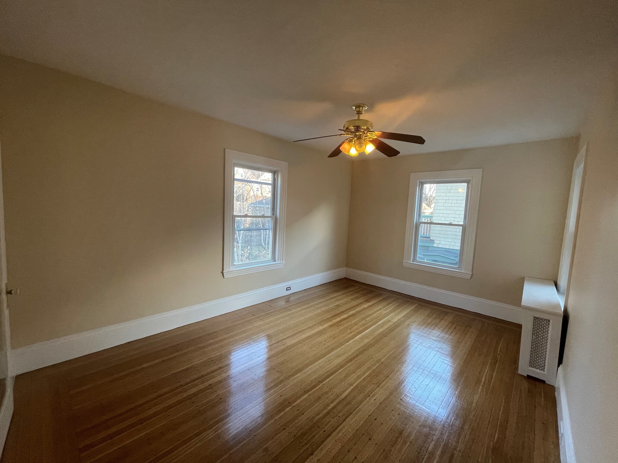 Main Bedroom - 24 Hall Ave