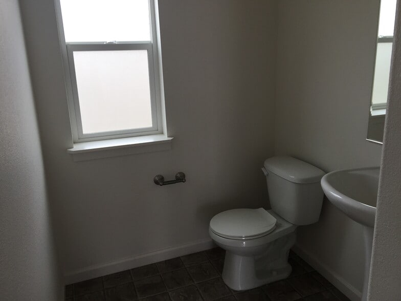 Building Photo - 1449 SW Sagebrush Ln