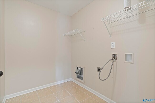 Building Photo - 108 Landings Way Dr
