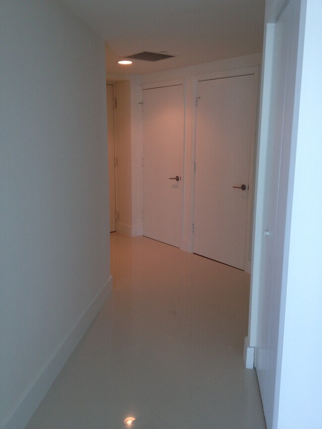Primary Photo - 500 Brickell Ave