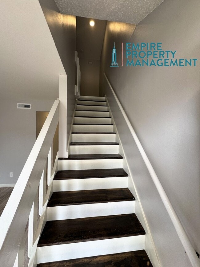 Building Photo - 9006 Mahogany Row SE