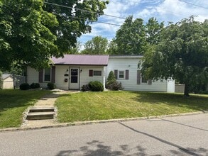 Building Photo - Three Bedroom House
