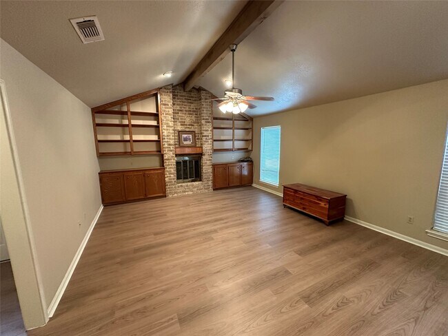 Building Photo - 15127 Forest Lodge Dr