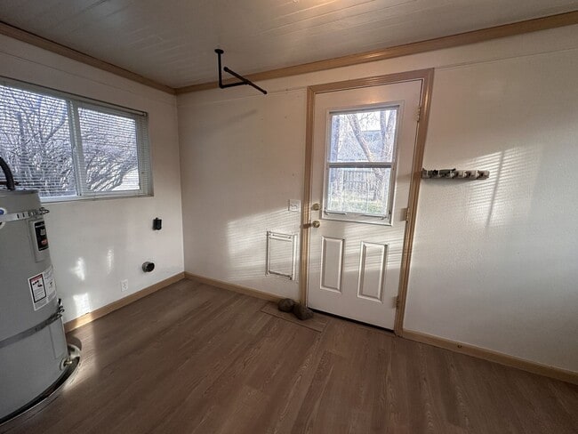 Building Photo - 2 Bedroom, 1 Bath Home on Corner Lot