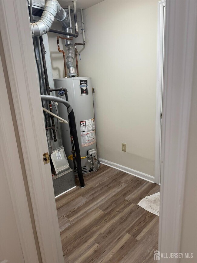 Building Photo - 1301 Dahlia Cir