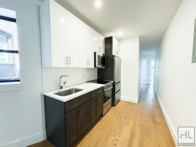 Building Photo - DEKALB AVENUE / Spacious 4-Bed 2-Bath / Gr...