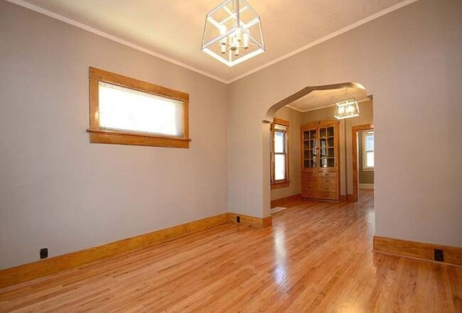 Building Photo - Beautiful 5 Bedroom Home!