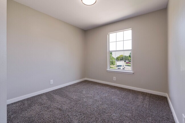 Building Photo - 1302 Crete Ln