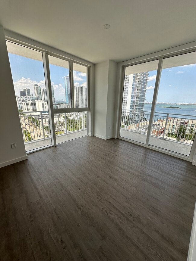 Building Photo - 221 NE 19th St