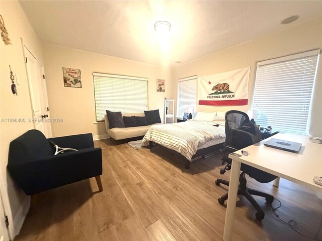 Building Photo - 5116 SW 57th Ave