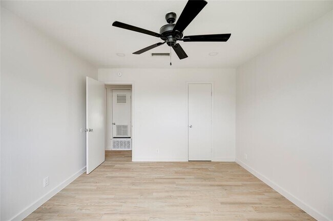 Building Photo - 4811 Brushy Ridge Dr