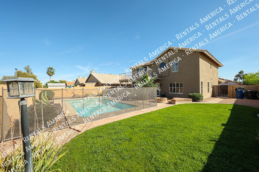 Building Photo - 1210 W Kelly Ln