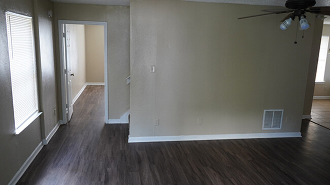 Building Photo - 4701 Waterfront Oak Dr