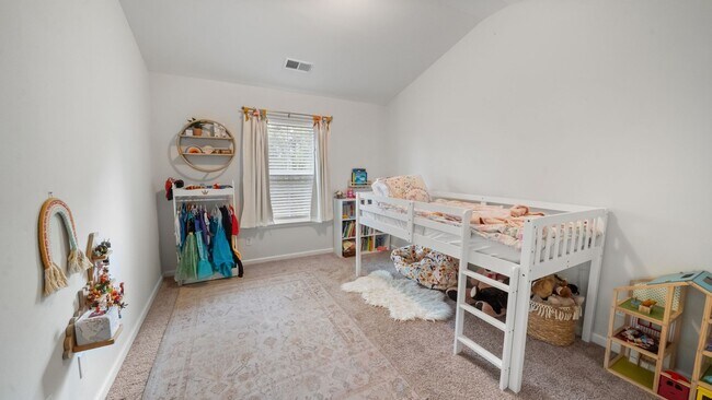 Building Photo - Stylish 3 Bedroom Townhome in The Commons – Richmond Hill Living at Its Finest