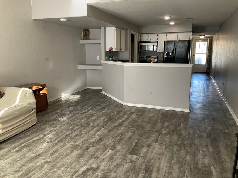 Building Photo - 634 Green Valley Rd