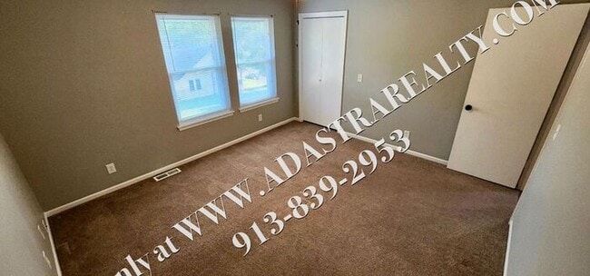 Building Photo - 2 Bed 1.5 Bath Townhome in Bonner Springs-...