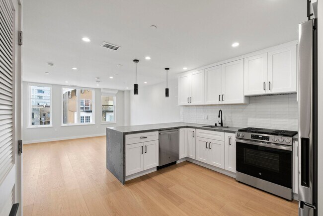 Primary Photo - 693 Sutter St
