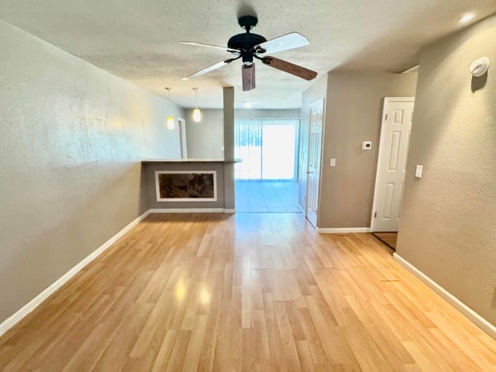 Building Photo - 1113 N Hickory Ave