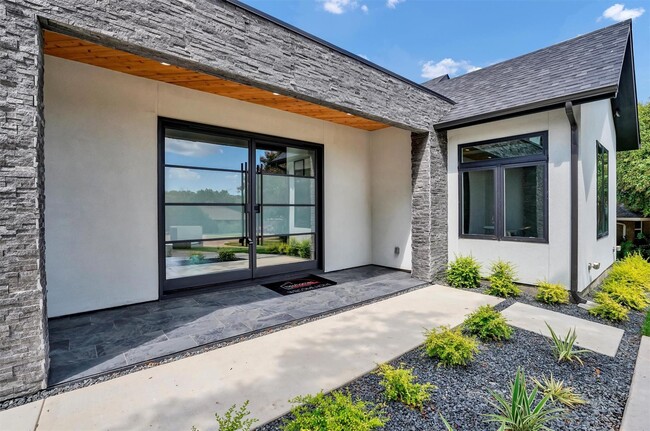 Building Photo - 7533 Royal Pl