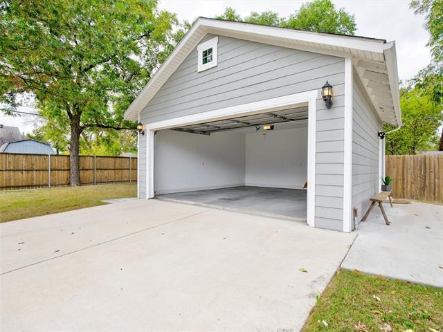 Building Photo - 2700 Gladstone Dr