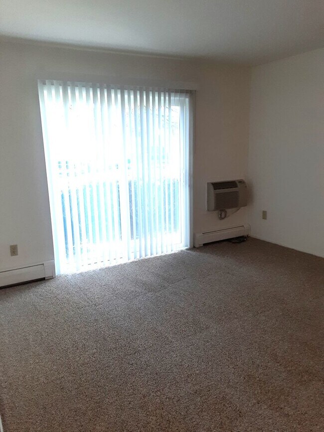 Building Photo - Lower 2 Bedroom with Patio - Optional Garage