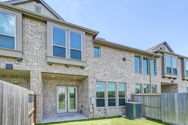 Building Photo - 6570 Scarlet Pond Ln
