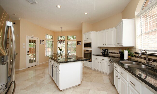 Building Photo - 19 E Sunny Slope Cir