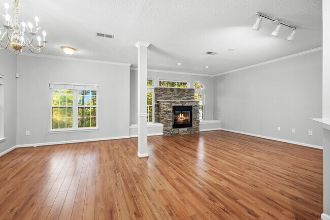 Building Photo - 3002 Greystone Pt