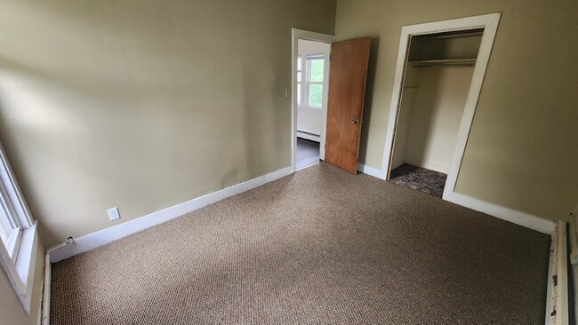 Building Photo - 2 Bedroom, 1 Bathroom with Laundry & Off S...