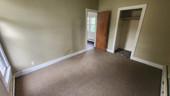 Building Photo - 2 Bedroom, 1 Bathroom with Laundry & Off Street Parking - Available August 1st!