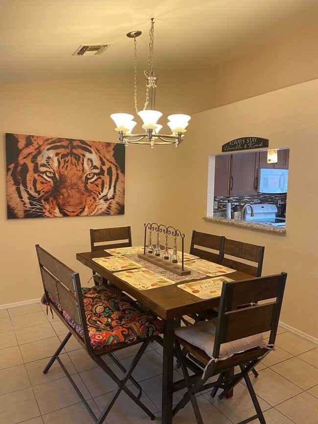 Building Photo - Sun City - Short Term Rental - Fully Furnished