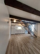 Building Photo - 185 Buckingham St