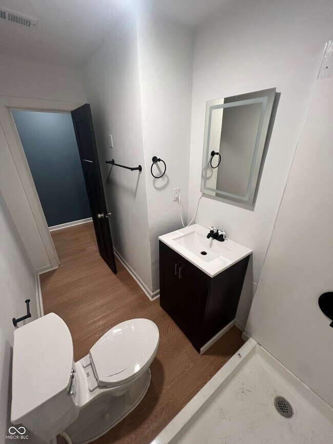 Building Photo - 2532 N Temple Ave