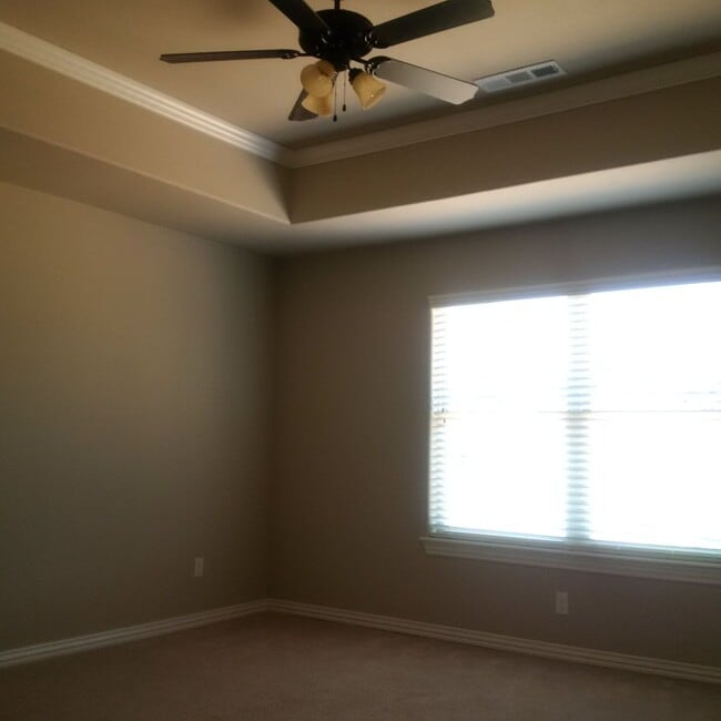 Building Photo - 3 bedroom 2 bath home in East Fayetteville