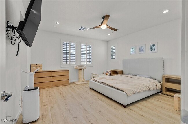 Building Photo - 10112 Pleasant Knoll Ave