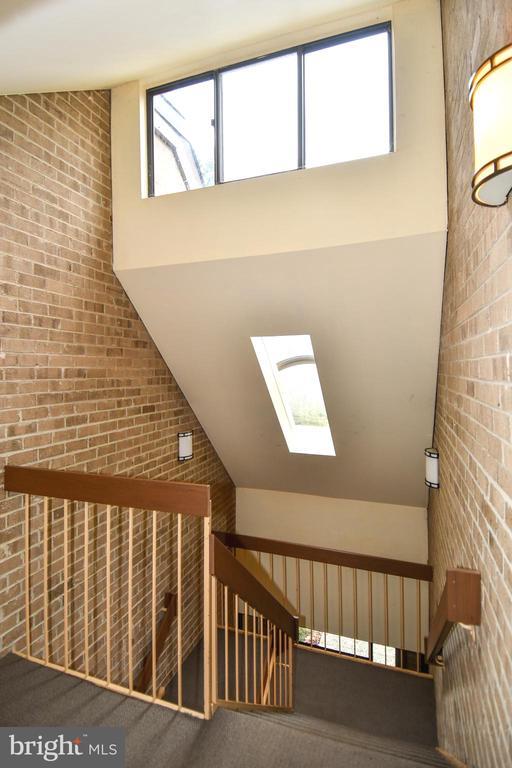 Building Photo - 1672 Parkcrest Cir