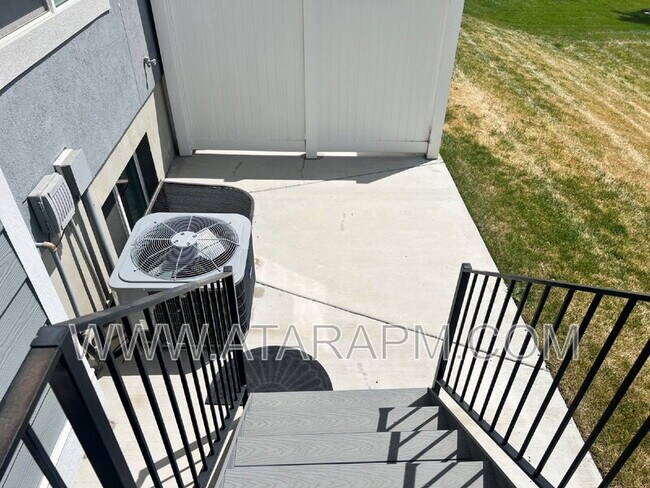 Building Photo - 346 Grassland Dr