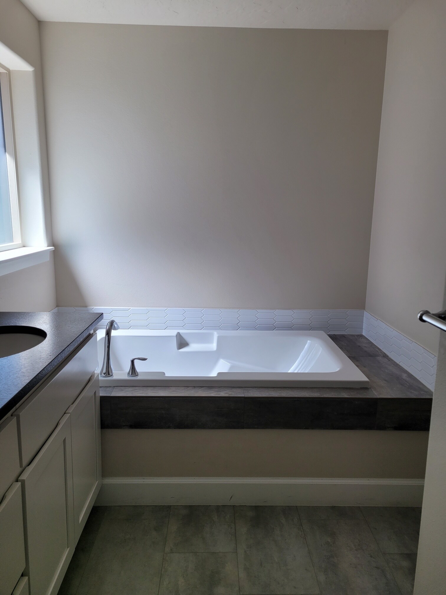 Building Photo - 3170 NE Coho St