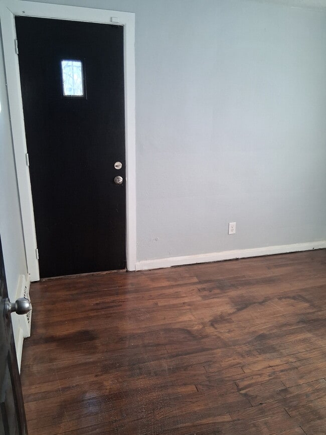 Building Photo - 15800 Vaughan St