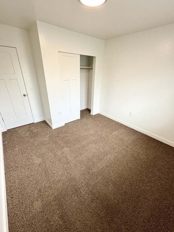 Building Photo - 676 E 550 S