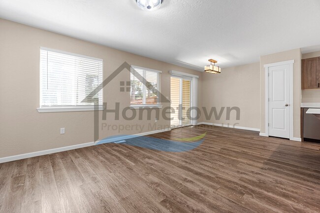 Building Photo - 3 Bedroom 3 Bathroom Home with Attached Ga...