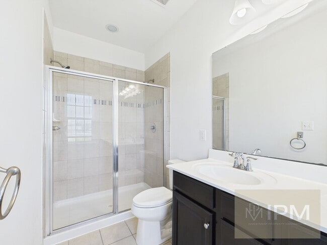 Building Photo - Beautiful 4 Bedroom, 2.5 Bath Townhome in Regents Glen!