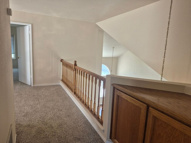 Building Photo - Adorable 3 bedroom 2.5 bath home