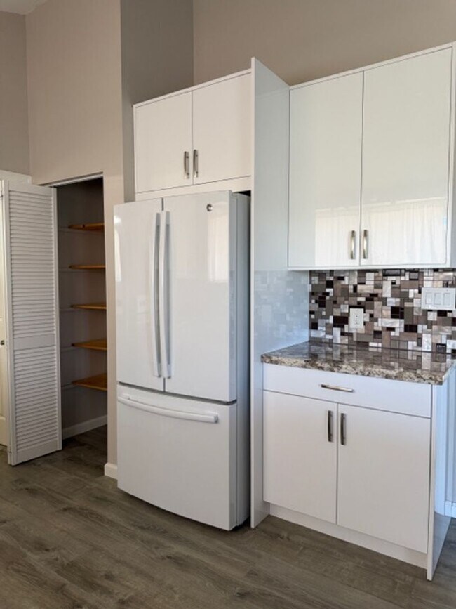 Building Photo - 75 Kaupea St