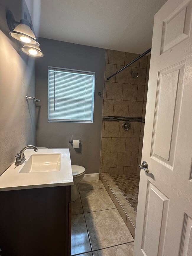 Building Photo - Ready for move in